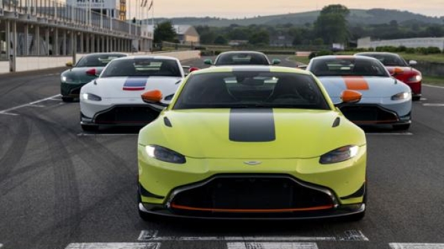 La pattuglia Aston Martin al Festival of Speed di Goodwood 2019