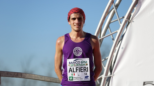 Premiazione di Luca Alfieri sul podio della 90° Cinque Mulini