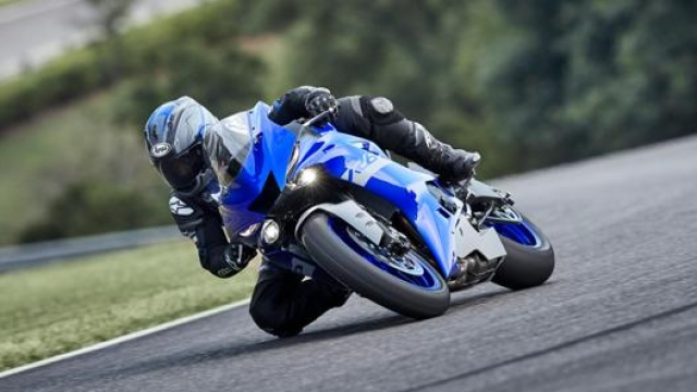 La Yamaha R6 Race 2021 in azione