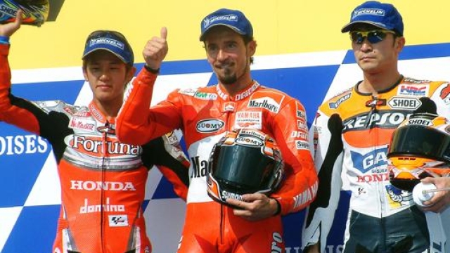 Da sinistra Kato, Biaggi e Ukawa sul podio di Brno 2002. Epa