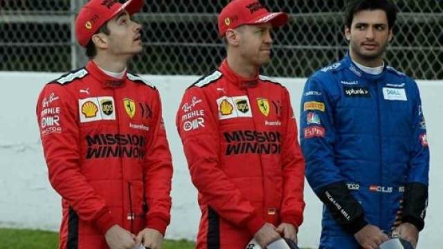 Pilota che viene, pilota che va: Carlos Sainz (a destra) vicino a sostituire Vettel in Ferrari