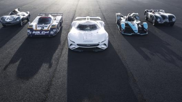 La Jaguar Vision Gran Turismo SV monta quattro motori elettrici indipendenti per un totale di 1.903 Cv