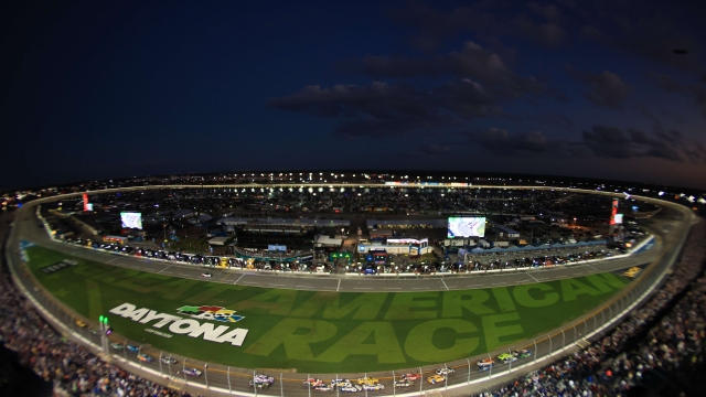 DAYTONA BEACH, FLORIDA - FEBRUARY 20: A general view of racing during the NASCAR Cup Series 64th Annual Daytona 500 at Daytona International Speedway on February 20, 2022 in Daytona Beach, Florida.   Mike Ehrmann/Getty Images/AFP == FOR NEWSPAPERS, INTERNET, TELCOS & TELEVISION USE ONLY ==