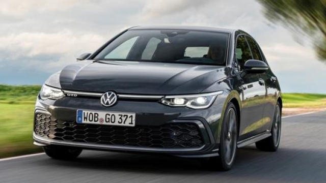 La Volkswagen Golf  è l'auto usata diesel più venduta con 49.901 passaggi di proprietà