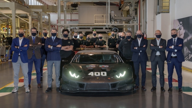 La Lamborghini Huracán SC numero 400 esce dalla linea di produzione a Sant’Agata Bolognese