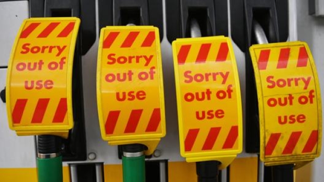 La crisi ha costretto molti distributori di benzina a sospendere la propria attività