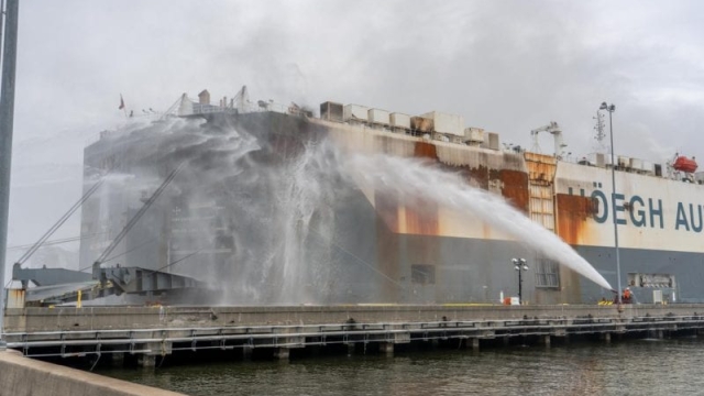 Hoegh Xiamen nave incendiata