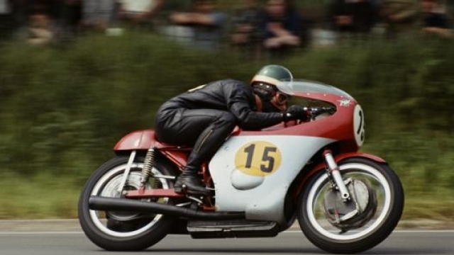 Giacomo Agostini al TT del 1965. Getty