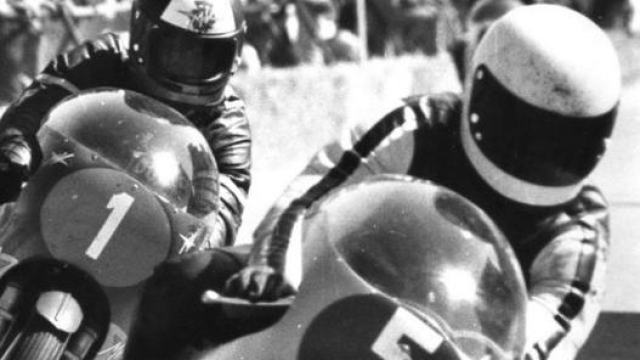 La gara di Villa Fastiggi del 1971. Hailwood davanti ad Agostini