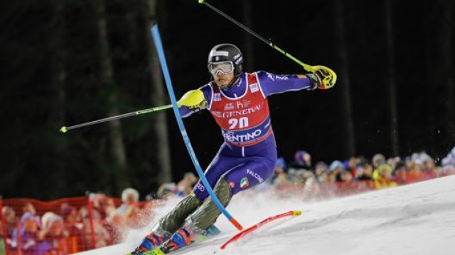 Il campione italiano Giuliano Razzoli in azione nello slalom show notturno di Campiglio. RED