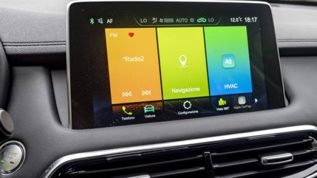 Lo schermo da 10,1” è ricco di funzioni e ha piena compatibilità con Apple Car Play e Android Auto