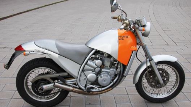 L’Aprilia Moto’ 6.5 del 1996 disegnata da Philippe Stark, una moto destinata sicuramente a rivalutarsi. Pontiroli