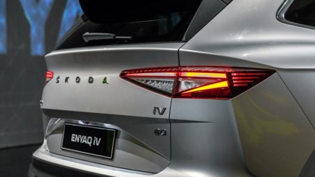 La Enyaq iV 60 vanta 179 Cv e 390 km di autonomia offerta dalla batteria da 62 kWh