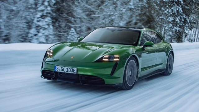 L'elettrica Porsche Taycan ha recentemente ampliato la gamma con la Sport Turismo