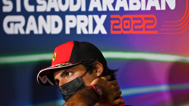 Ferrari's Spanish driver Carlos Sainz Jr attends the press conference ahead of the 2022 Saudi Arabia Formula One Grand Prix at the Jeddah Corniche Circuit on March 25, 2022. (Photo by ANDREJ ISAKOVIC / AFP)