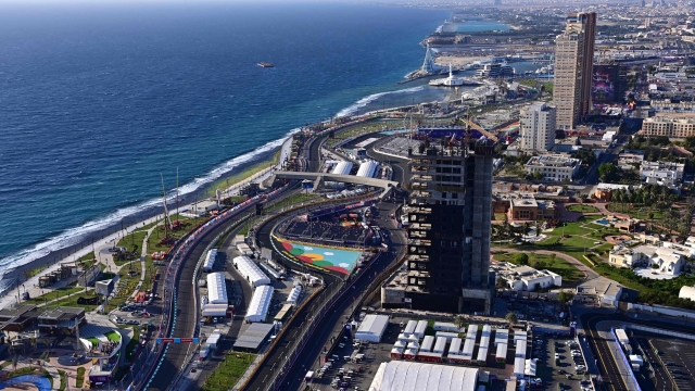 This picture taken on March 25, 2022 shows a general view of the race track during the first practice session ahead of the 2022 Saudi Arabia Formula One Grand Prix at the Jeddah Corniche Circuit. (Photo by ANDREJ ISAKOVIC / AFP)