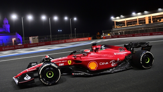 Ferrari's Monegasque driver Charles Leclerc drives during the 2022 Saudi Arabia Formula One Grand Prix at the Jeddah Corniche Circuit on March 27, 2022. (Photo by ANDREJ ISAKOVIC / AFP)