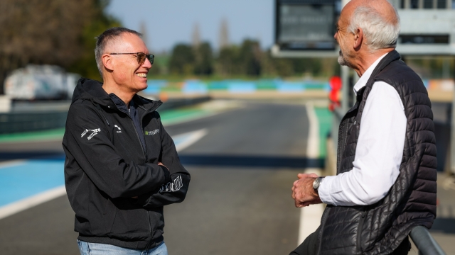 Carlos Tavares, Ceo Stellantis, a colloquio con Jean-Marc Finot, direttore di Stellantis Motorsport