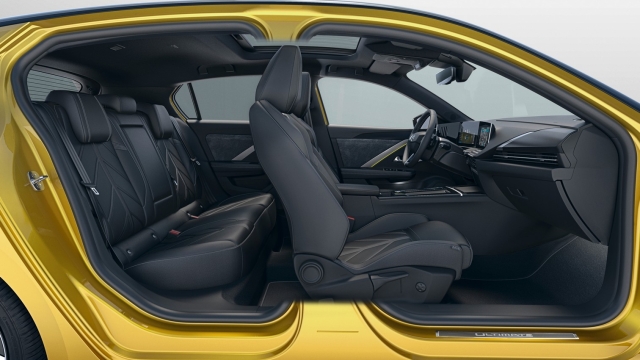 Gli interni della Opel Astra Hybrid 2021