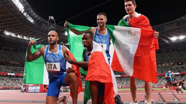 Lorenzo Patta, Marcell Jacobs, Fausto Desalu e Filippo Tortu, oro atletica 4x100 maschile