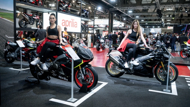 Models present Aprilia motorcycles at EICMA, the 78th edition of the International Bicycle and Motorcycle exhibition during its opening on November 23, 2021 in Milan (Photo by Piero CRUCIATTI / AFP)