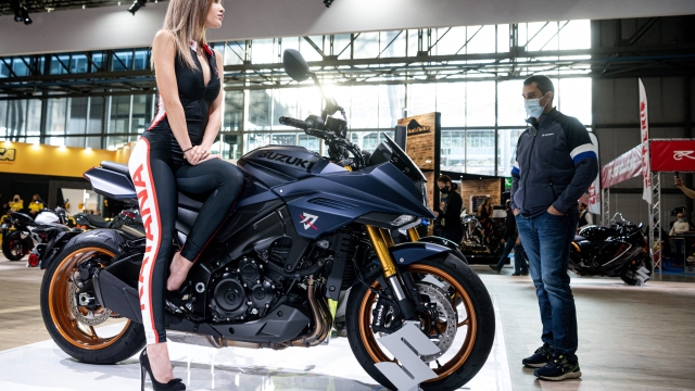 A model presents s Suzuki Katana motorcycle at EICMA, the 78th edition of the International Bicycle and Motorcycle exhibition during its opening on November 23, 2021 in Milan. (Photo by Piero CRUCIATTI / AFP)