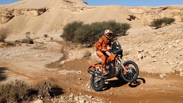 Italian biker Danilo Petrucci competes during the Stage 5 of the Dakar 2022 around Riyadh in Saudi Arabia, on January 6, 2022. (Photo by FRANCK FIFE / AFP)