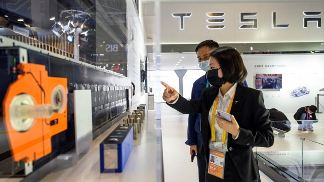 L'impianto Tesla di Shanghai impiega circa duemila persone Afp
