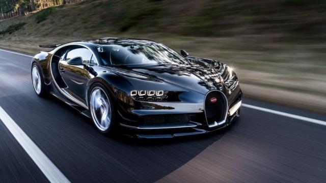Con la Bugatti a 417 km/h in autostrada: nessuna accusa per il milionario ceco
