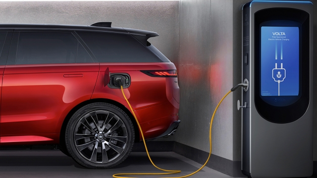 Range Rover Sport ha una batteria da 38,2 kWh