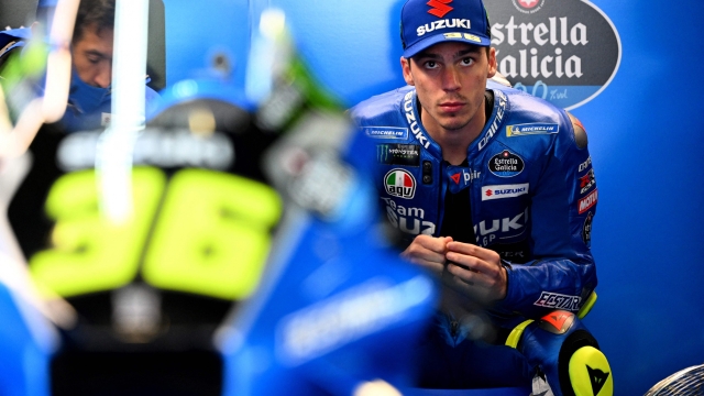 Suzuki Spanish rider Joan Mir gets ready in his box during the first practice session of the MotoGP Portuguese Grand Prix at the Algarve International Circuit in Portimao on April 22, 2022. (Photo by GABRIEL BOUYS / AFP)