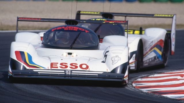 La Peugeot 905 Evo 1 Bis in pista nel 1991. Peugeot Sport/Dppi
