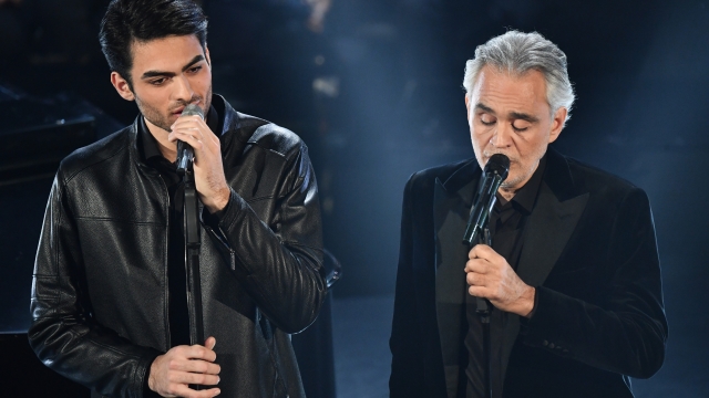 Matteo e Andrea Bocelli sul palco dell'Ariston di Sanremo nel 2019 LaPresse