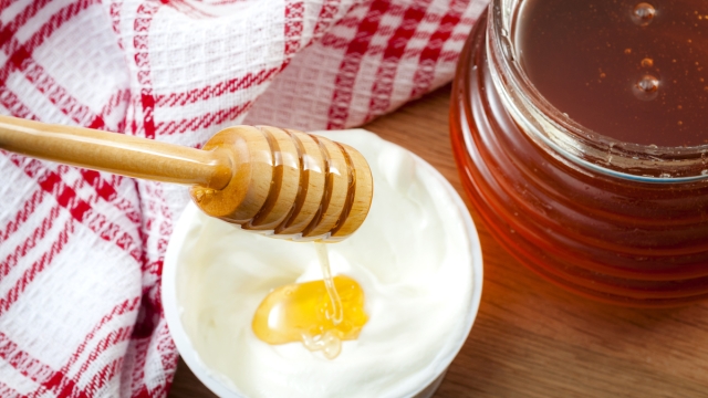 Miele e yogurt naturale tra alimenti consentiti