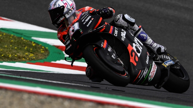 Aprilia Racing Spanish rider Aleix Espargaro rides during a warm up session ahead the Italian Moto GP Grand Prix at the Mugello race track, Tuscany, on May 29, 2022. (Photo by Filippo MONTEFORTE / AFP)