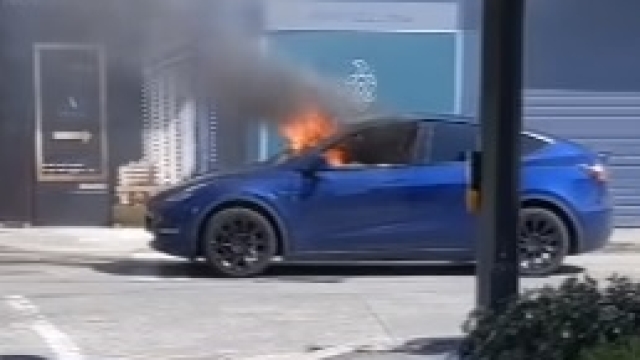 La Tesla Model Y che ha preso fuoco