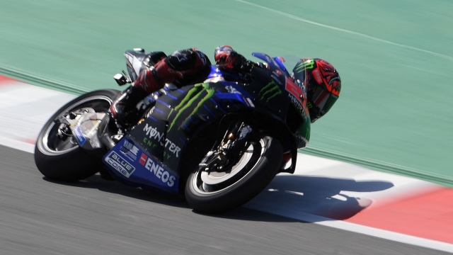 Yamaha French rider Fabio Quartararo rides during the first MotoGP free practice session of the Moto Grand Prix de Catalunya at the Circuit de Catalunya on June 3, 2022 in Montmelo on the outskirts of Barcelona. (Photo by LLUIS GENE / AFP)