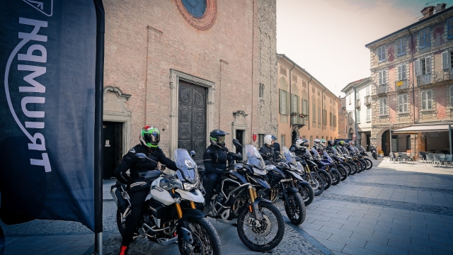 Le moto in piazza Duomo a Bobbio
