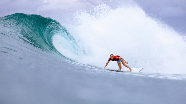 L'australiana Stephanie Gilmore, sette volte campionessa mondiale, in azione in una gara internazionale. Ph:Matt Dunbar/World Surf League