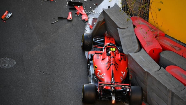 Altra immagine storica: La Ferrari di Leclerc schiantata al torrione nel 2019