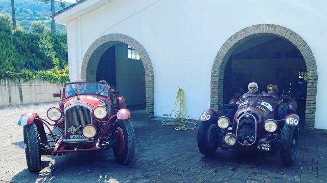 A sinistra l'Alfa Romeo 8C2300 Spyder Le Mans del 1932 e a destra la 8C 2900 Botticella del 1936