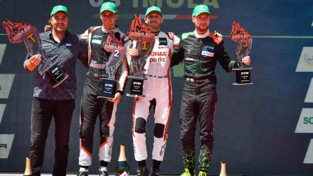Il podio di gara-1 a Imola: primo Rast, secondo Muller (entrambi su Audi), terzo Bortolotti (Lamborghini)