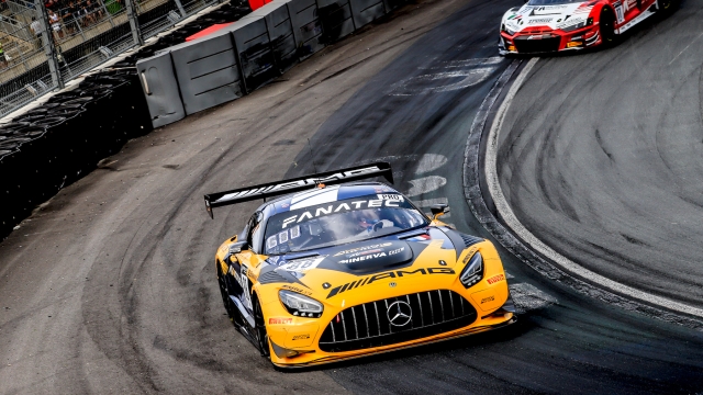 La Mercedes-Amg GT seconda in gara-1. Sro