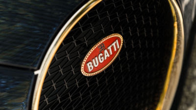 Il celebre Macaron Bugatti rifinito in oro