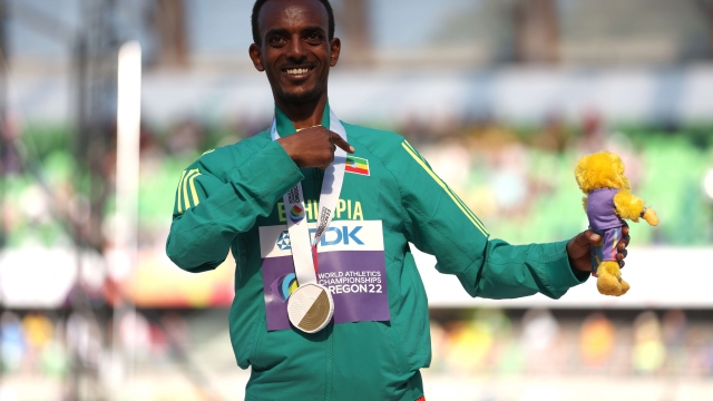 EUGENE, OREGON - JULY 17: Gold medalist Tamirat Tola of Team Ethiopia poses during the medal ceremony for the Men's Marathon on day three of the World Athletics Championships Oregon22 at Hayward Field on July 17, 2022 in Eugene, Oregon.   Patrick Smith/Getty Images/AFP
== FOR NEWSPAPERS, INTERNET, TELCOS & TELEVISION USE ONLY ==