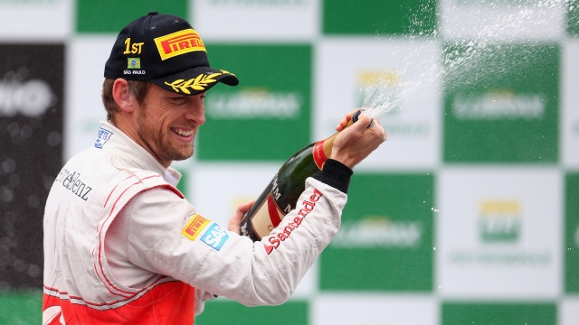 Jenson Button festeggia la vittoria nel GP Brasile 2012. Sarà l'ultima in carriera. Foto: Twitter @F1