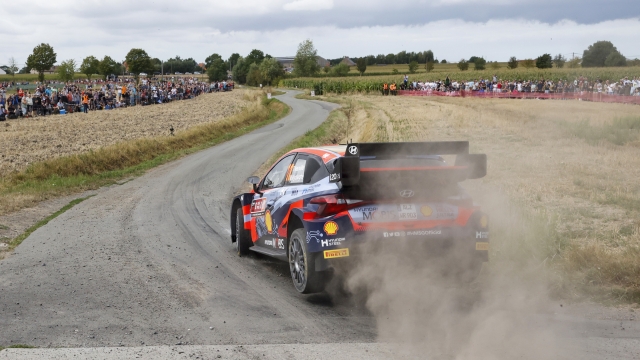 Thierry Neuville (Hyundai) è in testa all'Ypres Rally del Belgio 2022 dopo la prima giornata