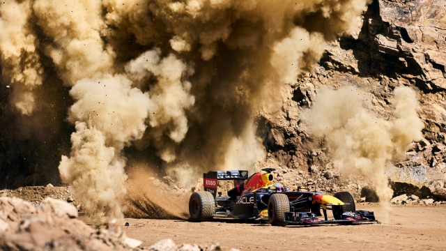 Max Verstappen sfreccia nella miniera di sabbia di Malmedy