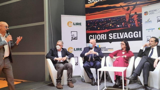 I giurati con l'editore al Salone Internazionale del Libro di Torino