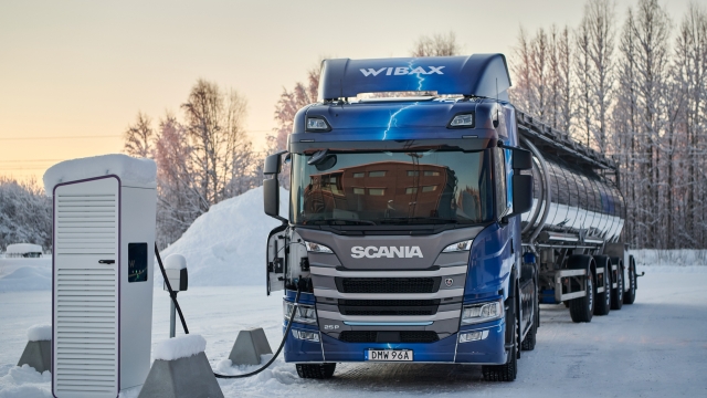 Scania ha già in listino mezzi solo elettrici. In foto il 25 P BEV 6x2